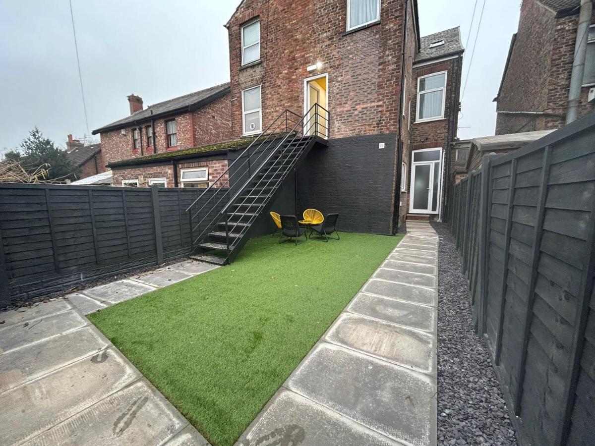 Super Stylish Apartment In Urmston Flat 3 Екстериор снимка