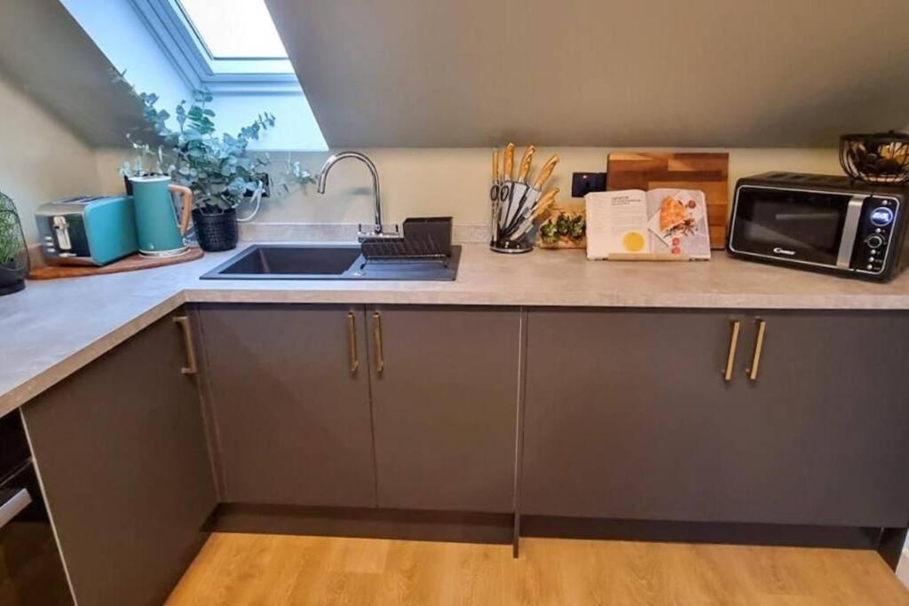 Super Stylish Apartment In Urmston Flat 3 Екстериор снимка