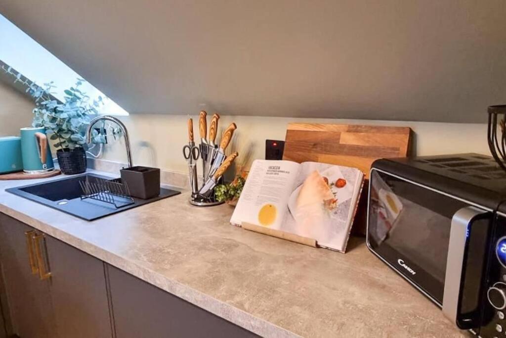 Super Stylish Apartment In Urmston Flat 3 Екстериор снимка