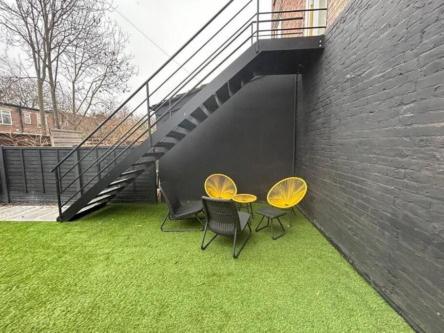 Super Stylish Apartment In Urmston Flat 3 Екстериор снимка
