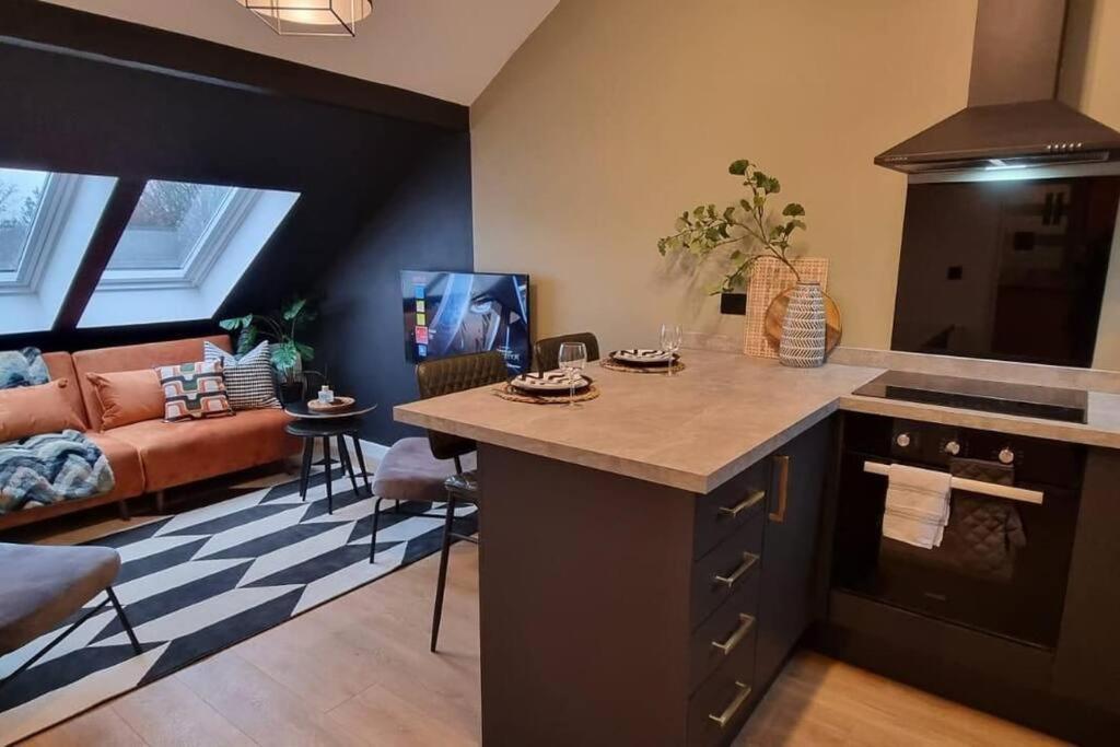 Super Stylish Apartment In Urmston Flat 3 Екстериор снимка